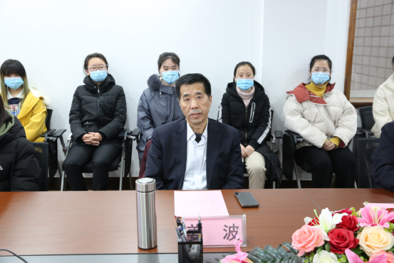 校纪委书记姜波参加保险学院学生党支部活动